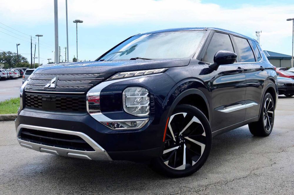 Mitsubishi Outlander SEL      2022