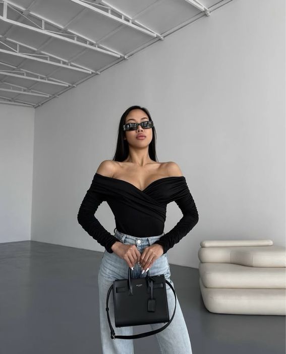 Боді зі спущеними полечима