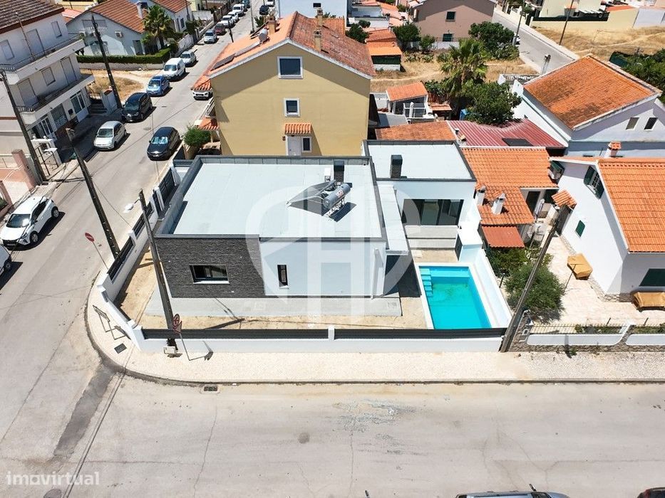 Moradia Isolada T3 Nova com Piscina | Arquitetura Moderna | Quinta ...
