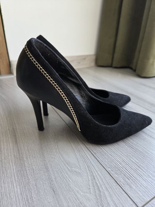 Czarne klasyczne czółenka na szpilce 37