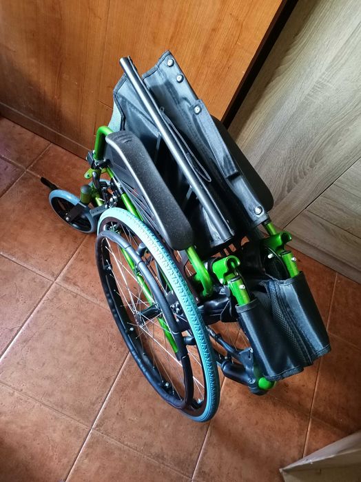 Cadeira de rodas dobrável - Bolonia Mobiclinic (Nova)