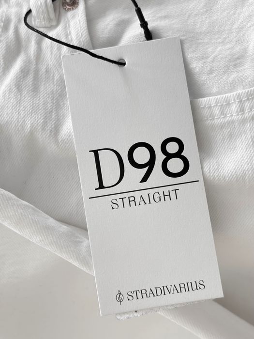 Білі прямі джинси з високою посадкою Stradivarius D98