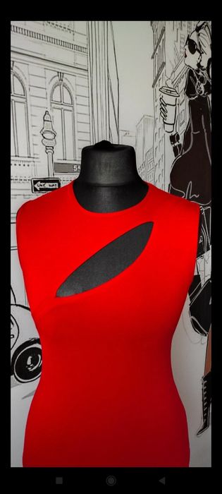 Damska czerwona bluzka z rozcięciem na dekolcie lato