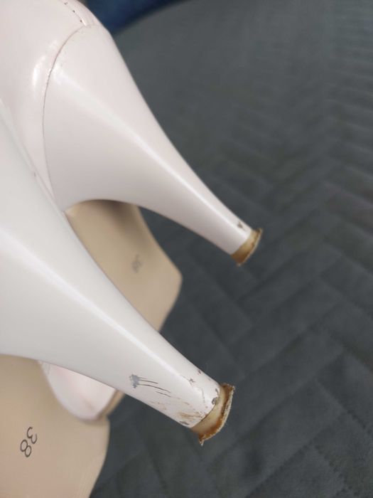 Buty na obcasie beżowe, rozm. 38