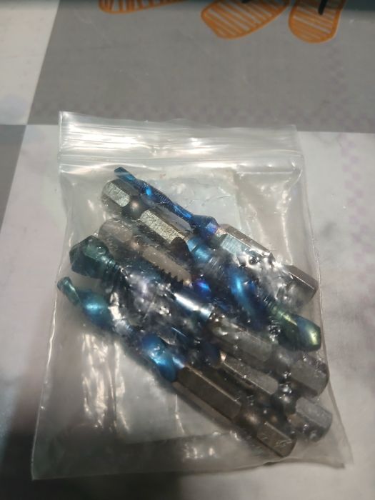 Инструмент:сверло +метчик.