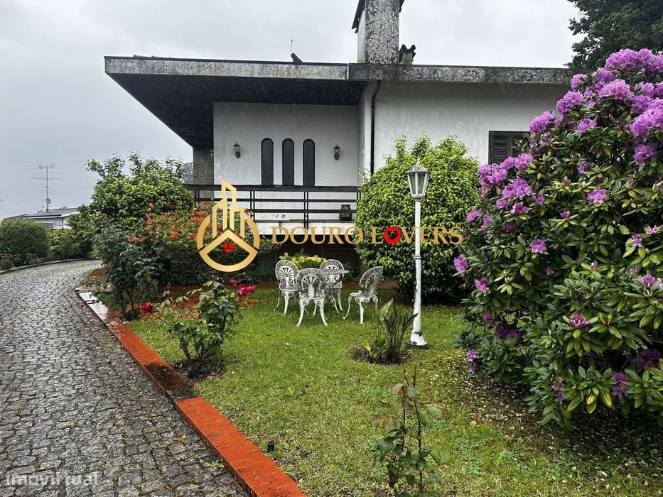 Moradia de 4 frentes Guimarães