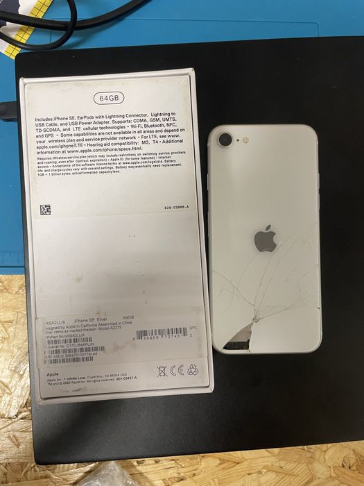 Uszkodzony iPhone SE 2gen 2020