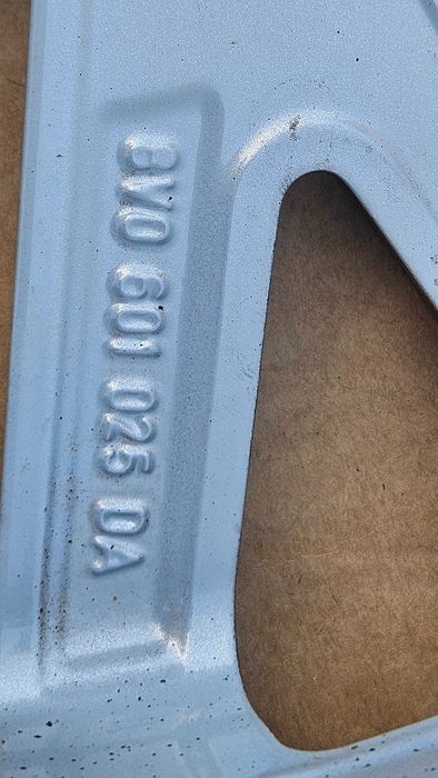 Audi A3 S3 felga aluminiowa 8V0601025DA E7.5Jx18H2 Et51