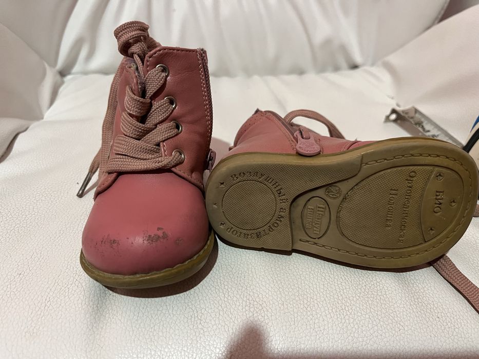 Взуття для дівчинки
