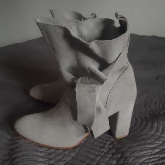 Botki szare zamszowe