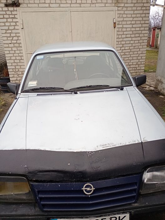 Opel ascona 1985 року