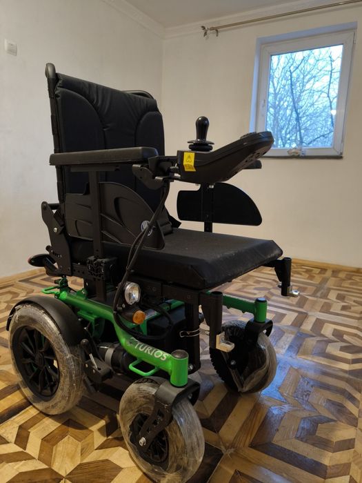 Крісло колісне з електроприводом Turios