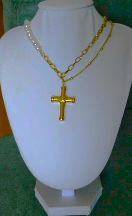 Colar Aço Dourado Duplo c/ Cruz e Perolas NOVO