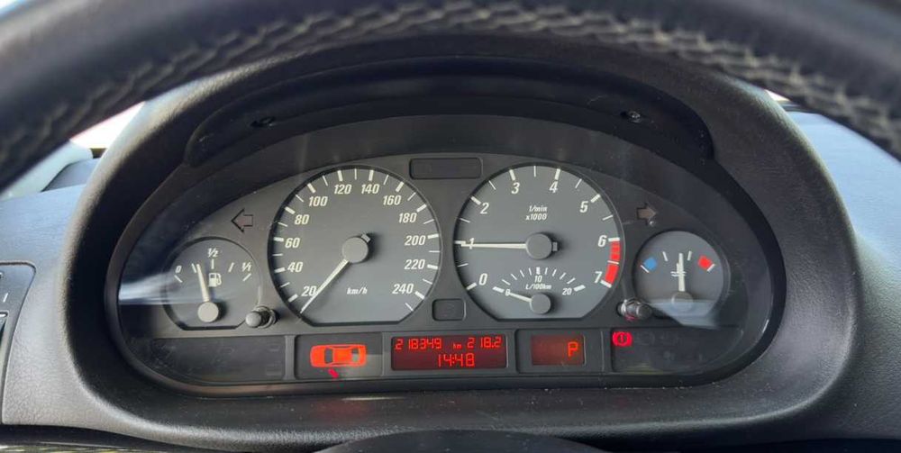 BMW 318Ci Coupé de 2001, NACIONAL  com 218.349 km  caixa automática. ACEITO RETOMAS