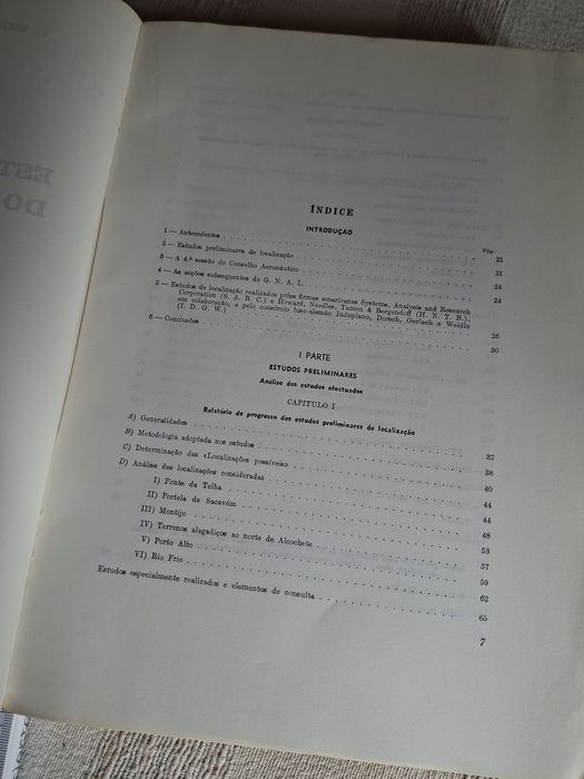 Grande livro estudo para localizar aeroporto de Lisboa em 1972