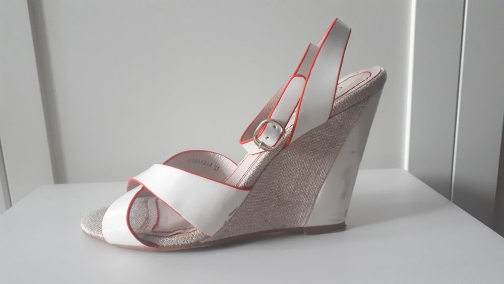 Sandałki na koturnie rozm. 37