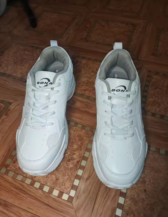 Продам кросовки Bona