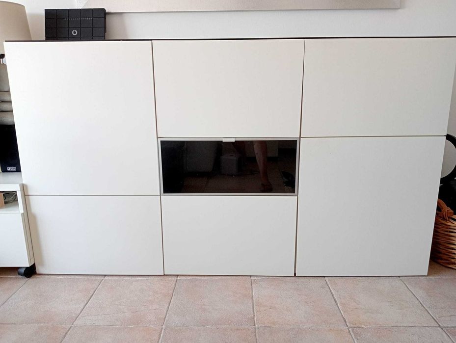 Aparador de sala IKEA modelo BESTA
