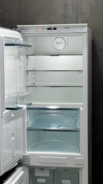 | LUX | Холодильник Miele KFN 37692 iDE IceMacer NoFrost SoftClose