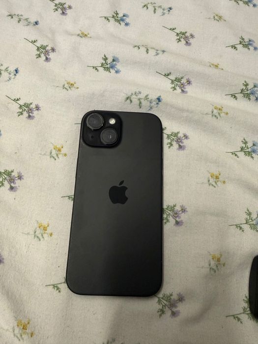 Um celular iphone 15