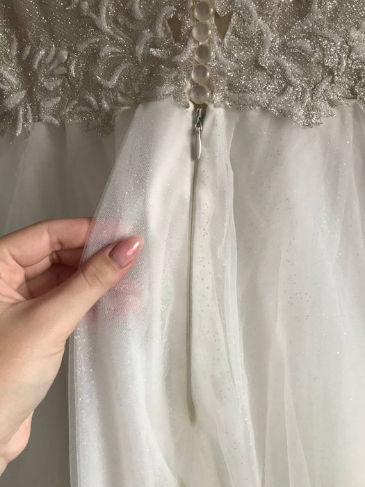 Сукня весільна біла із блискітками