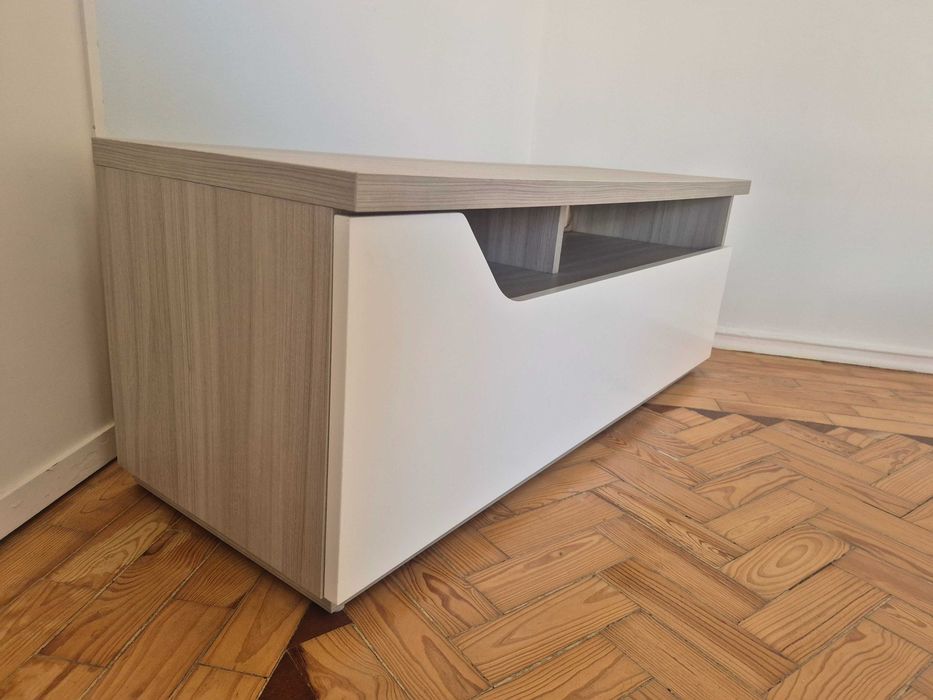 Móvel de Tv branco como novo