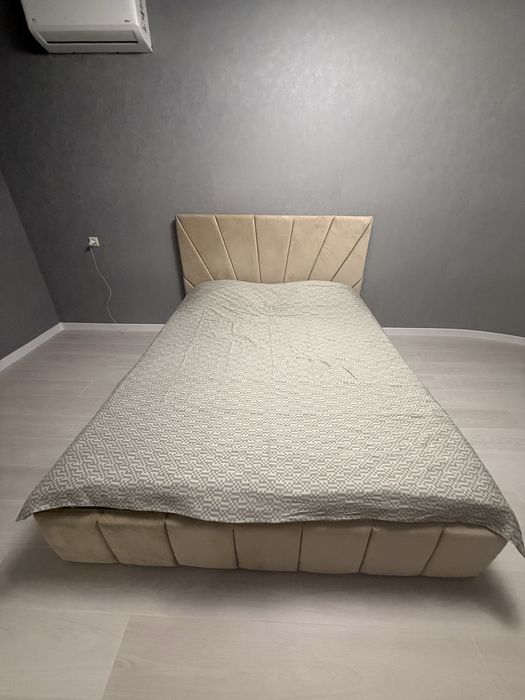 Ліжко з матрасом