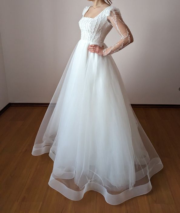 Ніжне весільне плаття