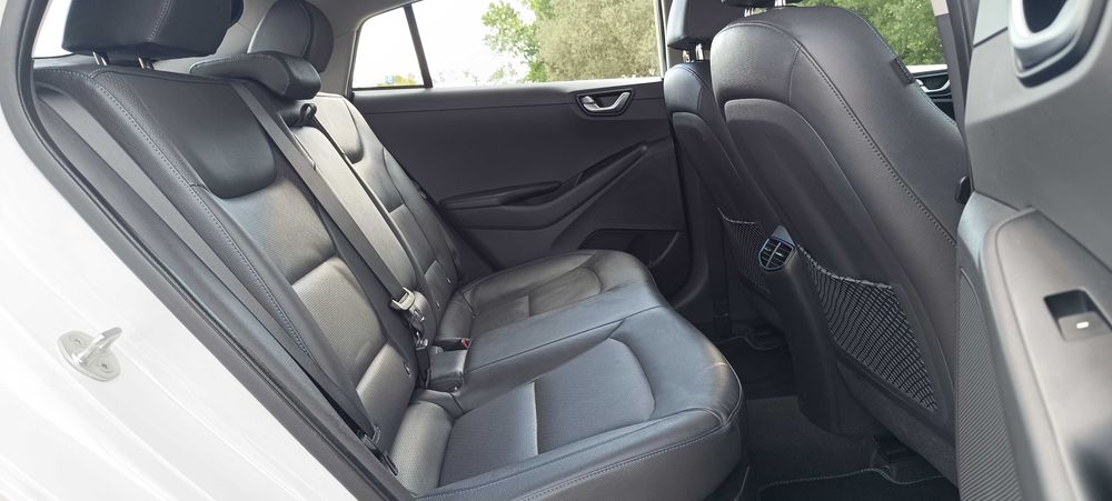 Hyundai IONIQ 1.6 GDI Hybrid  TECH (HEV) de 141 cv- COMO NOVO