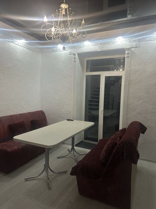 Без відкл СВІТЛА ! Центр 4 кімнатна подобова 10 осіб  оренда посуточна