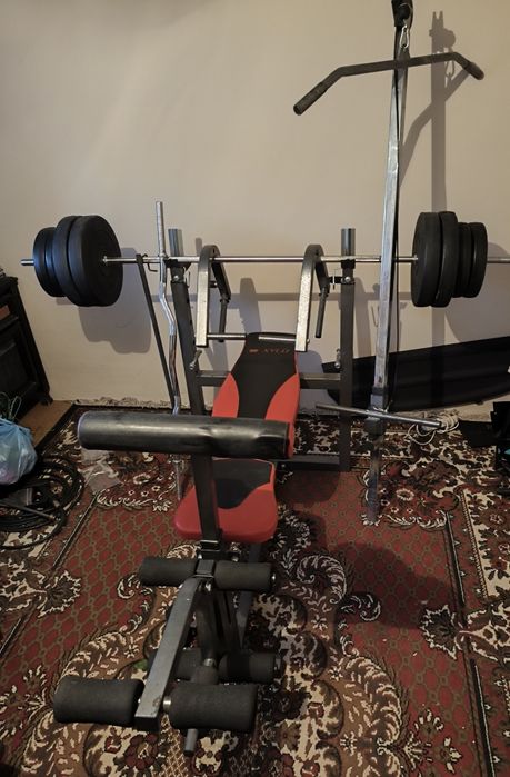 Atlas, siłownia, zestaw do ćwiczeń sztangi