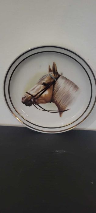 Prato de Coleção em Porcelana Limoges St. Martia Motivo Equestre 15cm