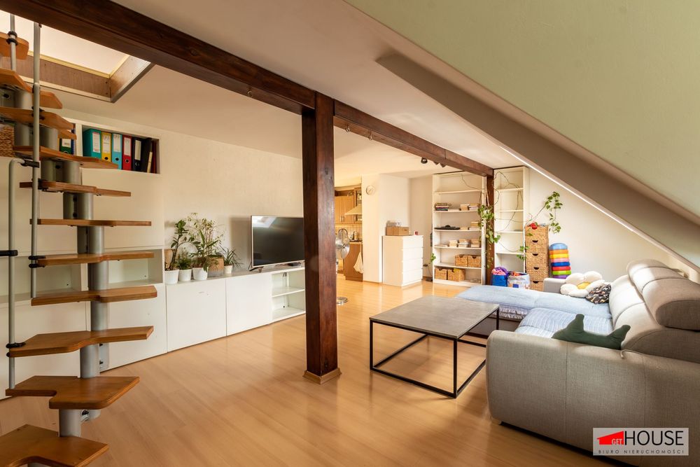 Dwupoziomowe mieszkanie z ładnym widokiem- 3 pokoje- 2 łazienki