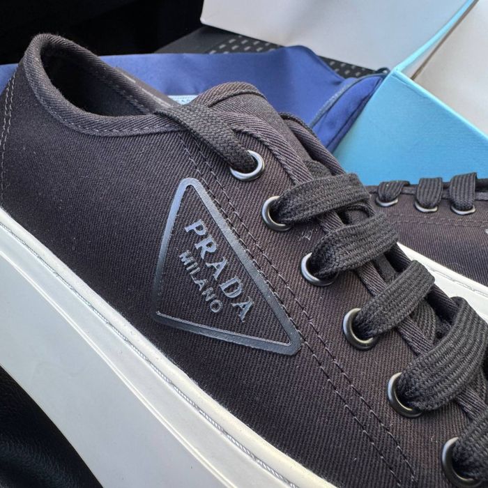 Жіночі кеди на платформі чорні Prada platform black white premium