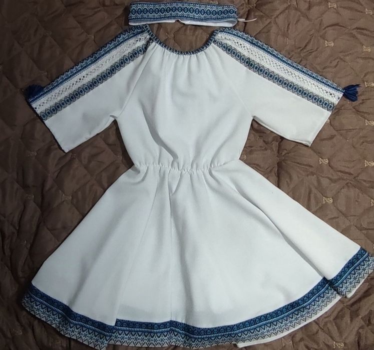 Вишите плаття для дитини/підлітка