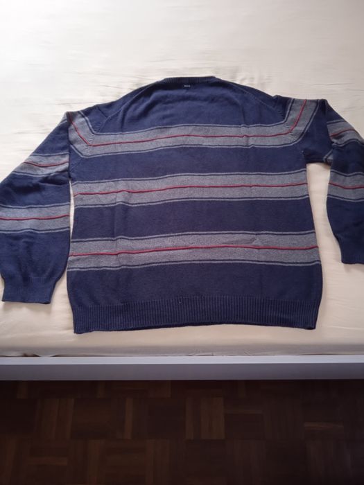Pullover Azul Marinho decote redondo