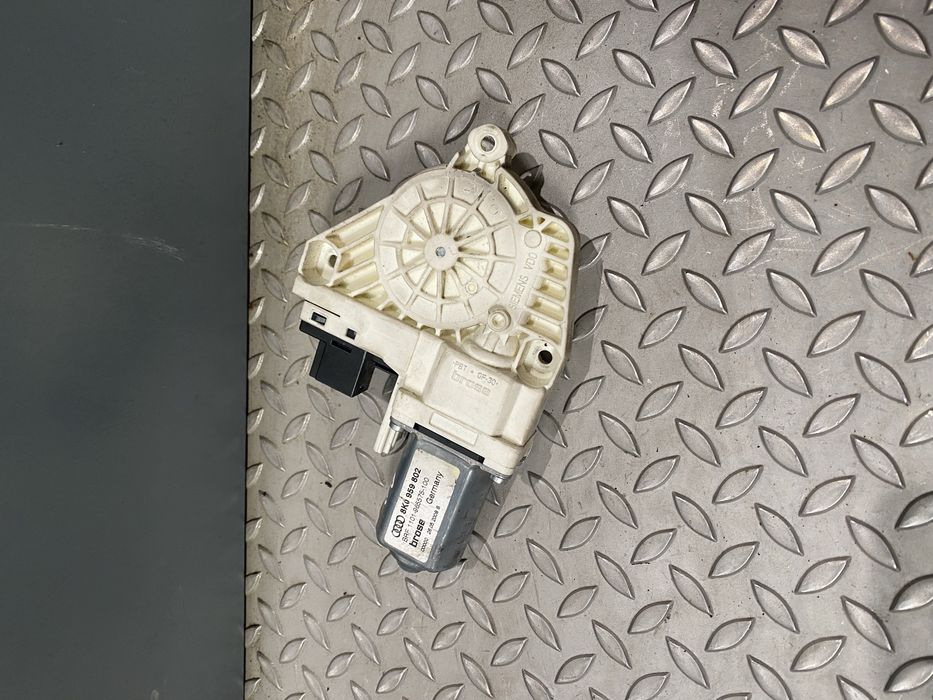 Motor elevador lado direito Audi A4 B8