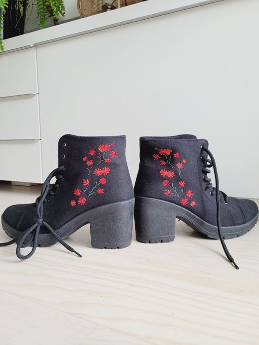 Nowe Czarne Botki goth rock kwiaty folk r. 39