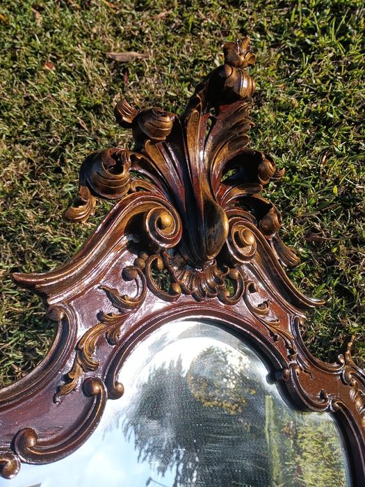 Baelíssimo espelho retro em talha artesanal, detalhes dourado, inte