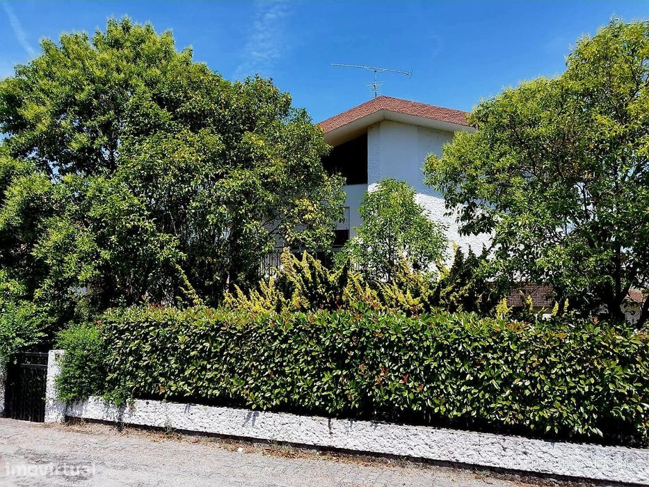 Moradia T4+1 com 310 m² de ABP| Lote 1760 m² – Excelente Localização
