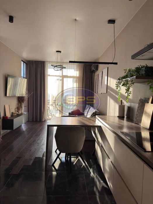 Простора квартира 67 м² у ЖК «Олімпійський» з видом на парк