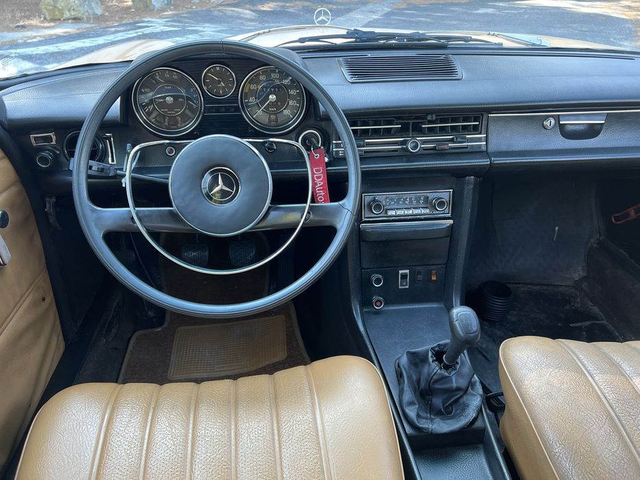 Mercedes-Benz 240 — fotografia 9