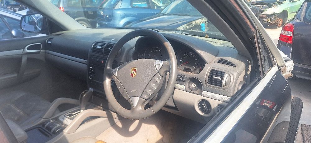 Całe Porsche Cayenne na części