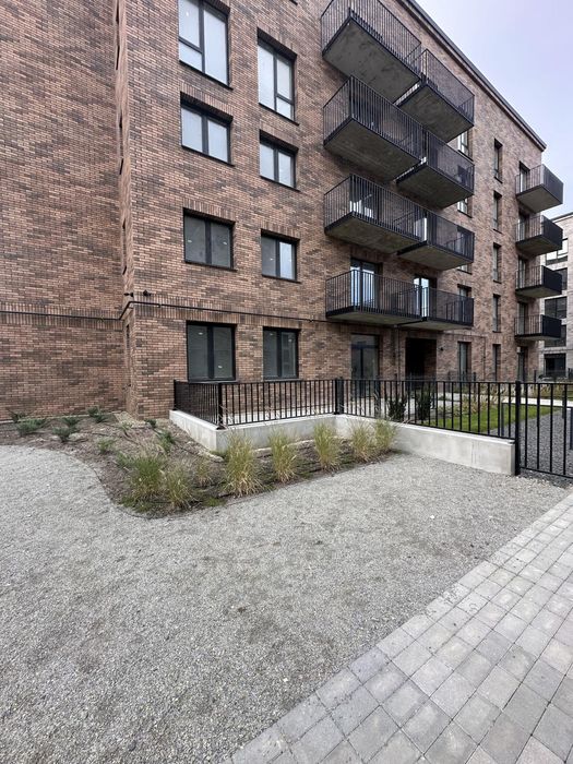 Продам квартиру в новобудові з власним патіо