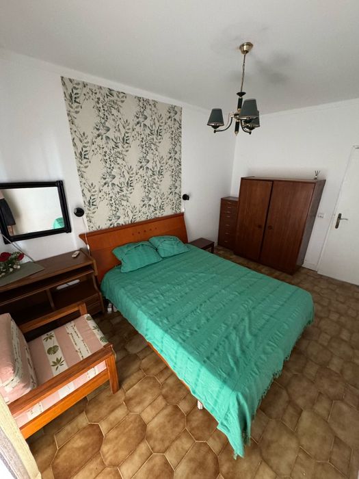 Alugo quarto Portimão a professor