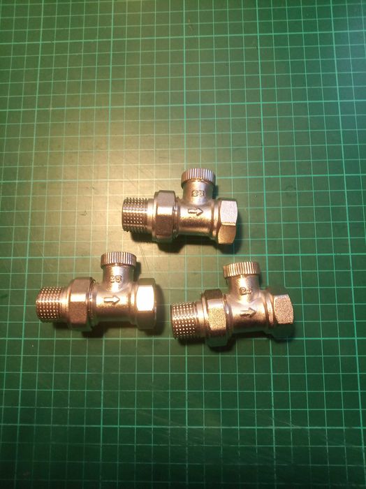 Zawór odcinający powrotny prosty do grzejnika 1 / 2 cala