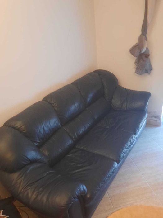 Conjunto sofás em pele
