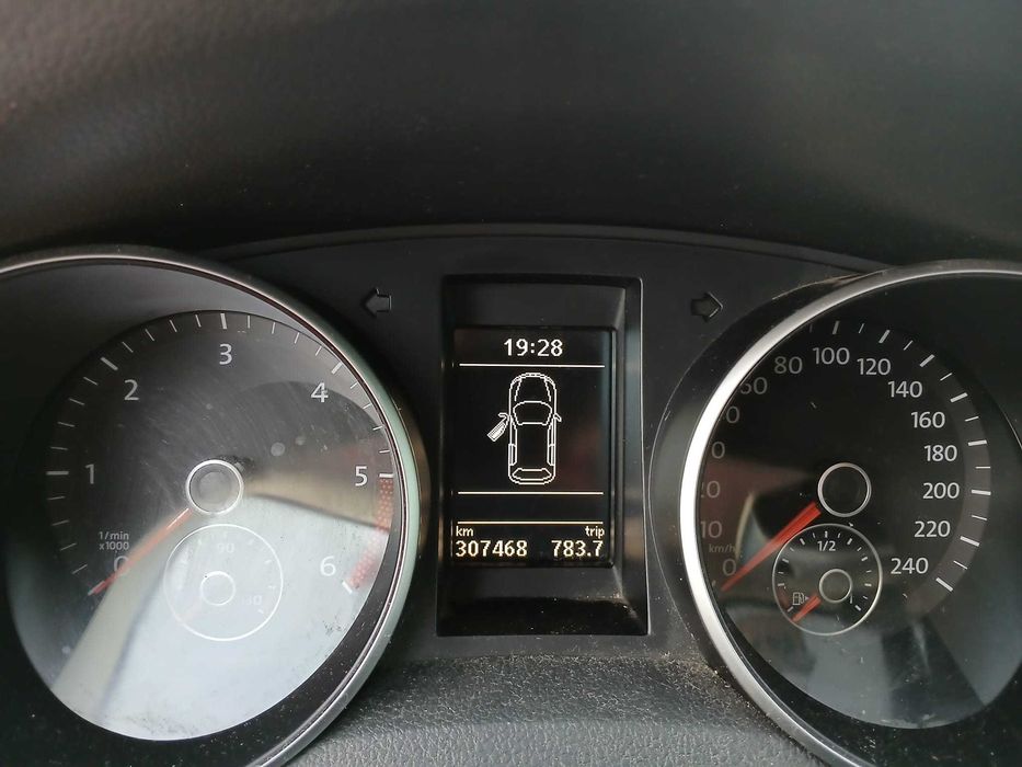 VW Golf Variant 2.0 TDi Confortline DSG 140 cv