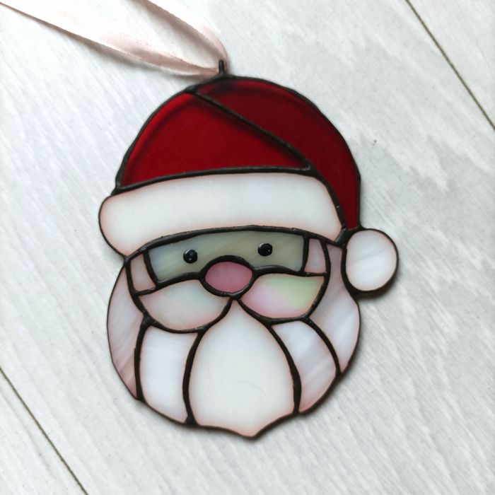 Mikołaj ze szkła witraż