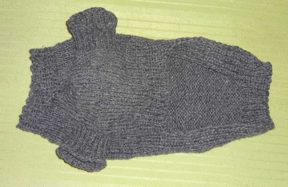 Вязаный комбинезон для  собачек